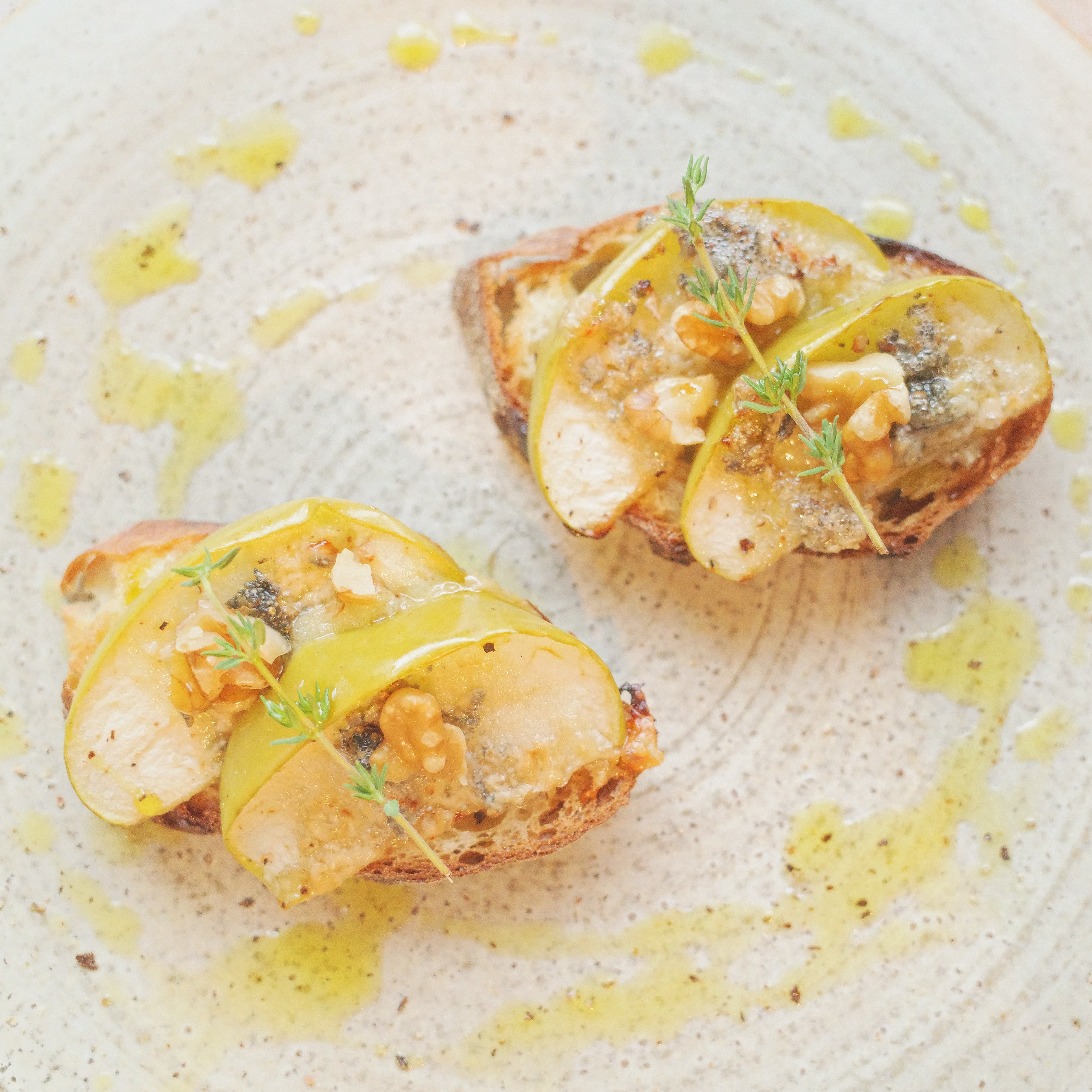 Kobalt Kitchen Food Journal 「青リンゴの蜂蜜チーズタルティーヌ」